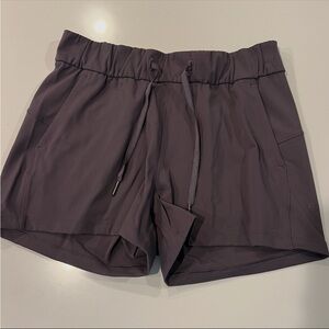 lululemon athletica on the fly Shorts Dark purple size 6